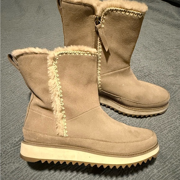 Toms Shoes - EUC TOMS Women's 7.5 Tan Fur-Lined Snow Winter Boots